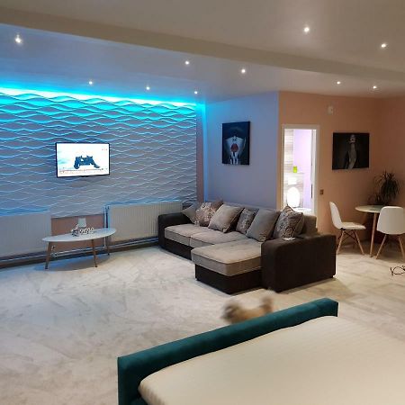 Art Boutique Central Târgu Jiu Εξωτερικό φωτογραφία