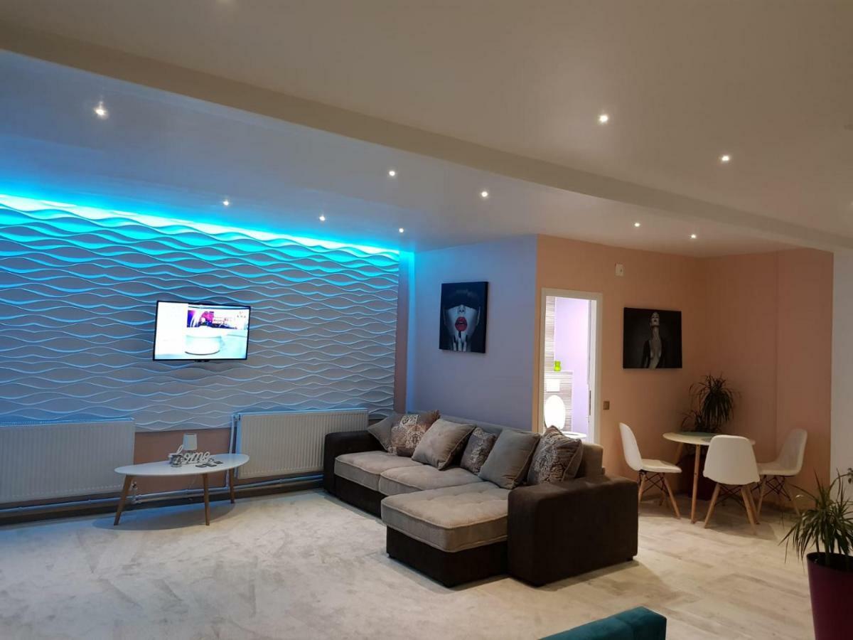 Art Boutique Central Târgu Jiu Εξωτερικό φωτογραφία