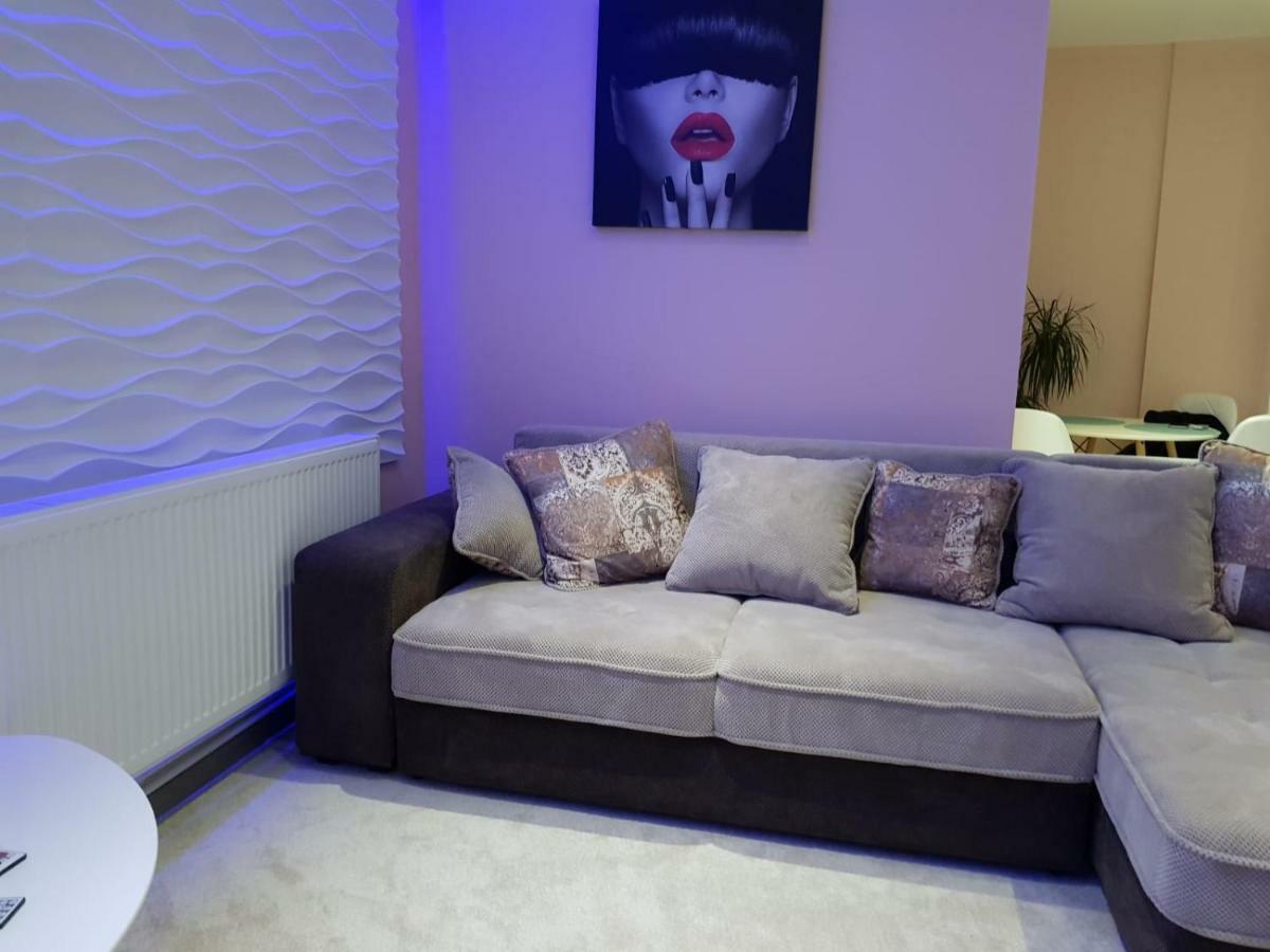 Art Boutique Central Târgu Jiu Εξωτερικό φωτογραφία