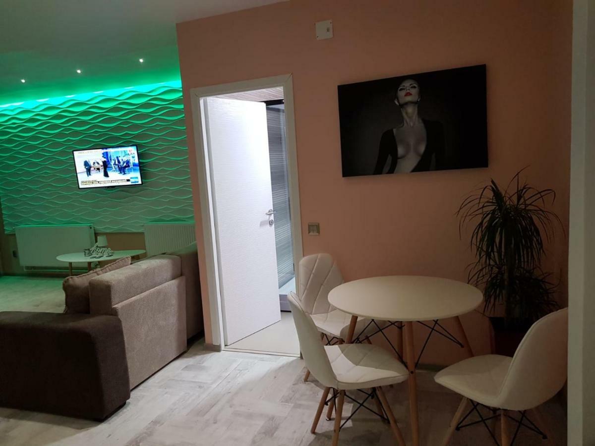 Art Boutique Central Târgu Jiu Εξωτερικό φωτογραφία