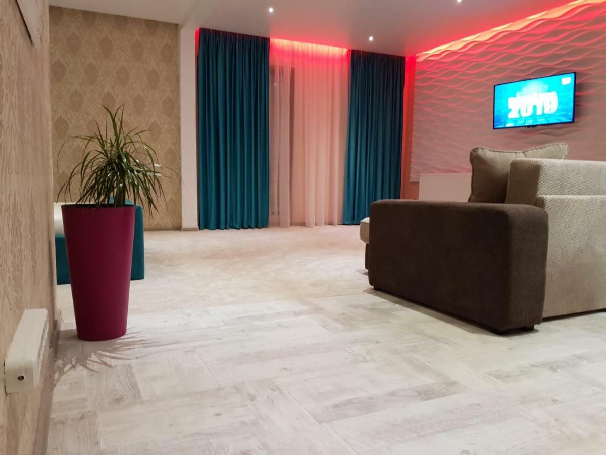 Art Boutique Central Târgu Jiu Εξωτερικό φωτογραφία