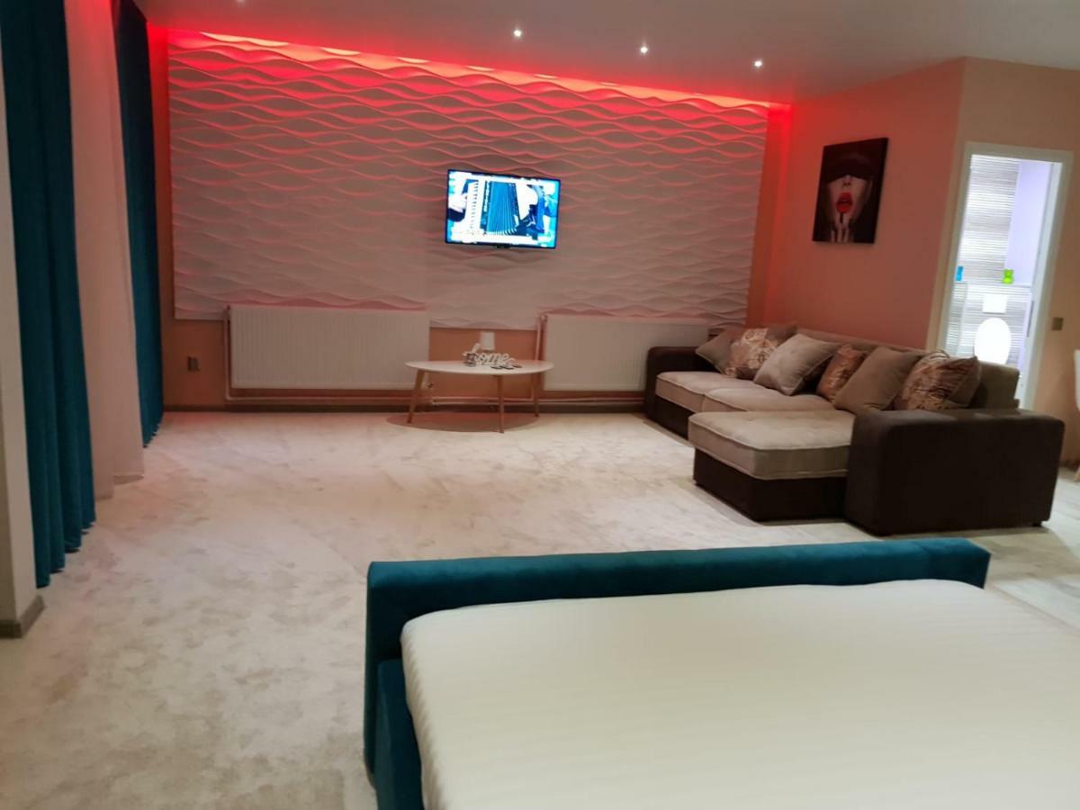 Art Boutique Central Târgu Jiu Εξωτερικό φωτογραφία