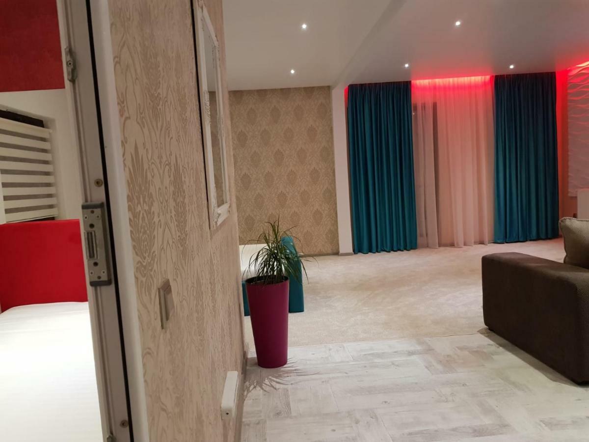 Art Boutique Central Târgu Jiu Εξωτερικό φωτογραφία